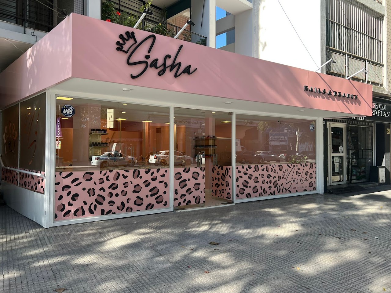 Fachada y salón boutique Sasha Nails & Beauty en Olivos